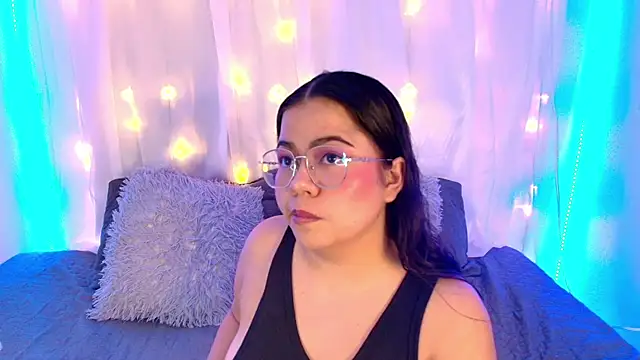 Snapshot of LilyRousee chatting on 21, 11, 2025 LilyRousee online show from 21, 11, 2025