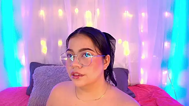 Snapshot of LilyRousee chatting on 19, 12, 2025 LilyRousee online show from 19, 12, 2025