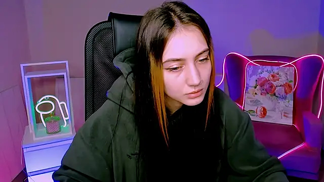 Snapshot of olivianorton chatting on 1, 11, 2025 olivianorton online show from 1, 11, 2025