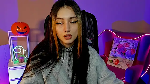 Snapshot of olivianorton chatting on 27, 10, 2025 olivianorton online show from 27, 10, 2025