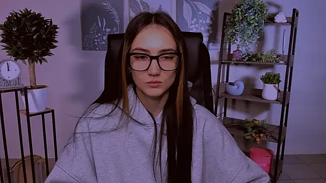 Snapshot of olivianorton chatting on 12, 10, 2025 olivianorton online show from 12, 10, 2025