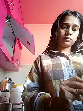 Snapshot of hotshreya69 chatting on 19, 10, 2025 hotshreya69 online show from 19, 10, 2025