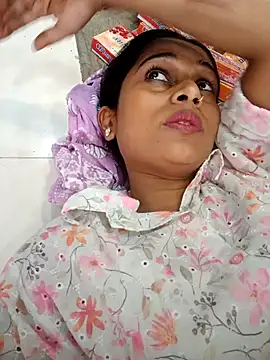 Snapshot of hotshreya69 chatting on 24, 10, 2025 hotshreya69 online show from 24, 10, 2025