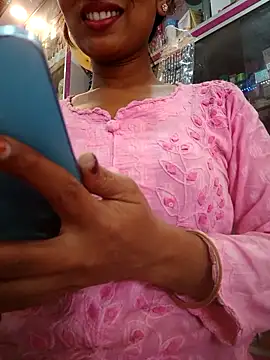 Snapshot of hotshreya69 chatting on 23, 10, 2025 hotshreya69 online show from 23, 10, 2025