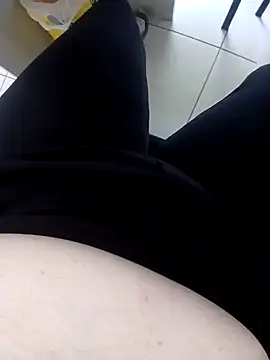 Snapshot of elisaelisa12 chatting on 21, 9, 2025 elisaelisa12 online show from 21, 9, 2025