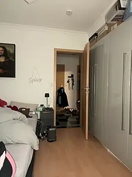 OliviaaFischer online show from 15, 4, 2026