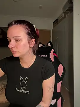 OliviaaFischer online show from 10, 4, 2026