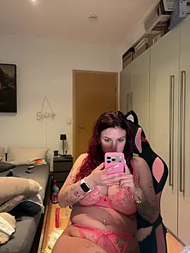 Snapshot of OliviaaFischer chatting on 25, 4, 2026 OliviaaFischer online show from 25, 4, 2026