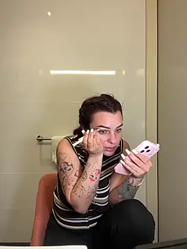 Snapshot of OliviaaFischer chatting on 5, 6, 2026 OliviaaFischer online show from 5, 6, 2026