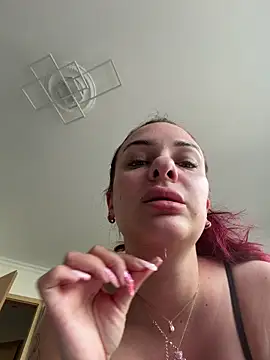 Snapshot of OliviaaFischer chatting on 5, 5, 2026 OliviaaFischer online show from 5, 5, 2026