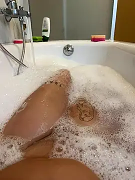 Snapshot of OliviaaFischer chatting on 2, 12, 2025 OliviaaFischer online show from 2, 12, 2025