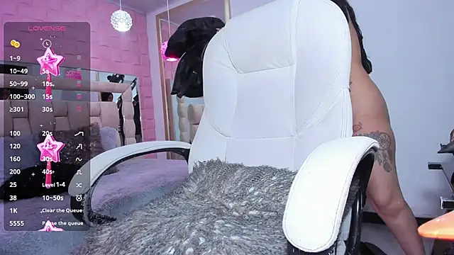  laaura  online show from 30, 5, 2026