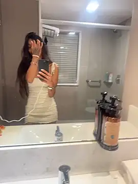 Snapshot of Sarajames chatting on 6, 10, 2025 Sarajames online show from 6, 10, 2025