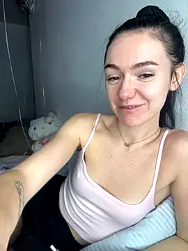 Snapshot of karrr__aaa chatting on 14, 12, 2025 karrr aaa online show from 14, 12, 2025