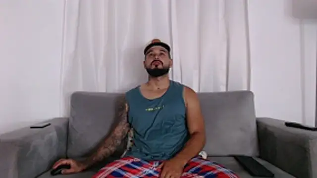 Snapshot of Eric_Evans1 chatting on 14, 11, 2025 Eric Evans1 online show from 14, 11, 2025