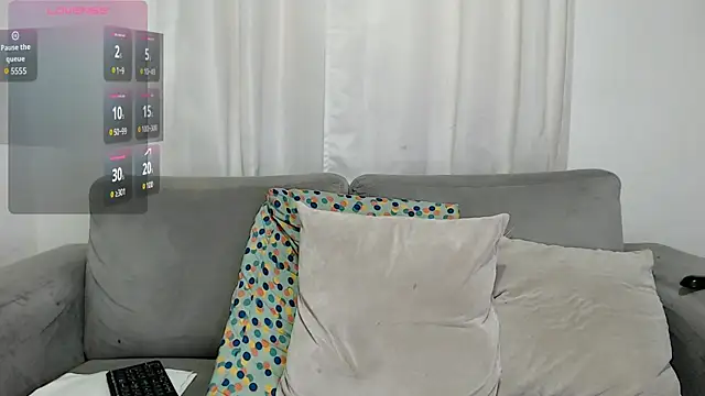 carolinefantasy  online show from 6, 4, 2026