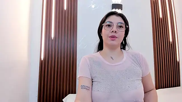 Snapshot of CarolinaMejia chatting on 23, 9, 2025 CarolinaMejia online show from 23, 9, 2025