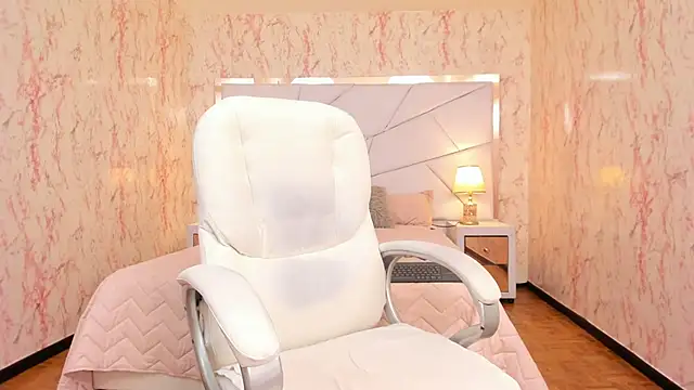 Emily Whinfre online show from 14, 11, 2025