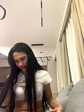 itsyourgirltee online show from 13, 11, 2025