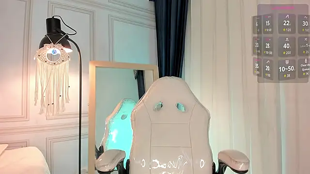 Snapshot of Doll_Isa_ chatting on 11, 11, 2025 Doll Isa online show from 11, 11, 2025