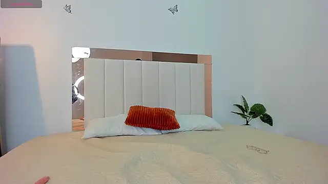 Doll Isa  online show from 14, 1, 2026