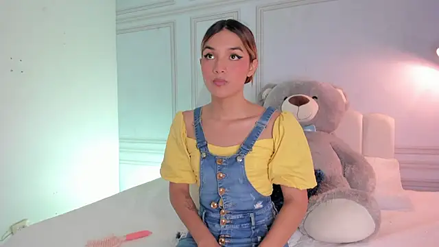 Snapshot of Doll_Isa_ chatting on 11, 10, 2025 Doll Isa online show from 11, 10, 2025