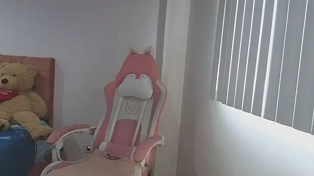 Snapshot of Crystal_Star_ chatting on 27, 10, 2025 Crystal Star online show from 27, 10, 2025