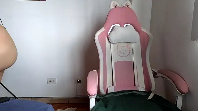 Snapshot of Crystal_Star_ chatting on 13, 11, 2025 Crystal Star online show from 13, 11, 2025