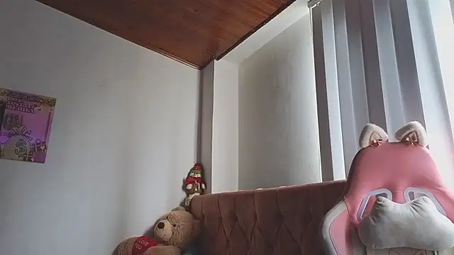 Snapshot of Crystal_Star_ chatting on 23, 11, 2025 Crystal Star online show from 23, 11, 2025