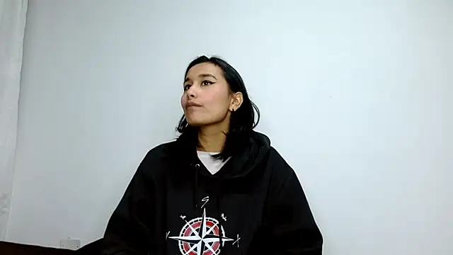 Snapshot of Gia_Lee chatting on 9, 10, 2025 Gia Lee online show from 9, 10, 2025