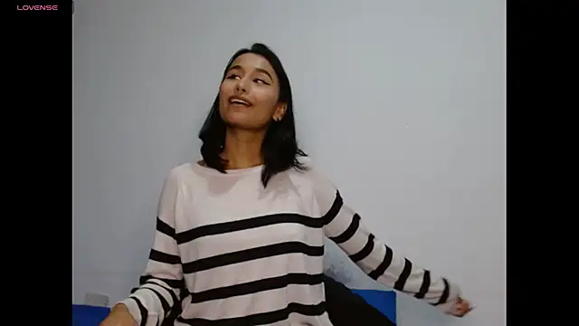 Snapshot of Gia_Lee chatting on 18, 11, 2025 Gia Lee online show from 18, 11, 2025