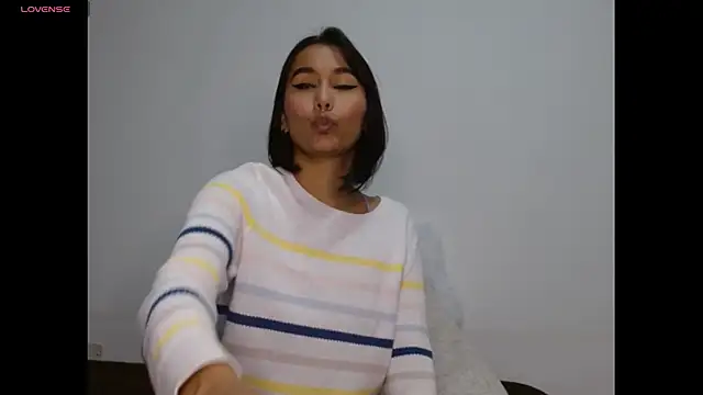 Gia Lee online show from 4, 12, 2025