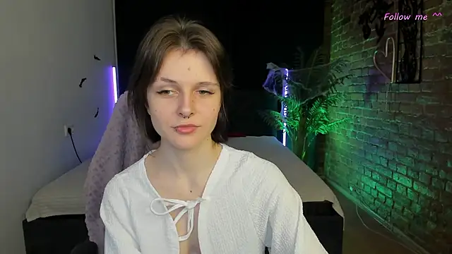 Shine Vivi online show from 12, 11, 2025