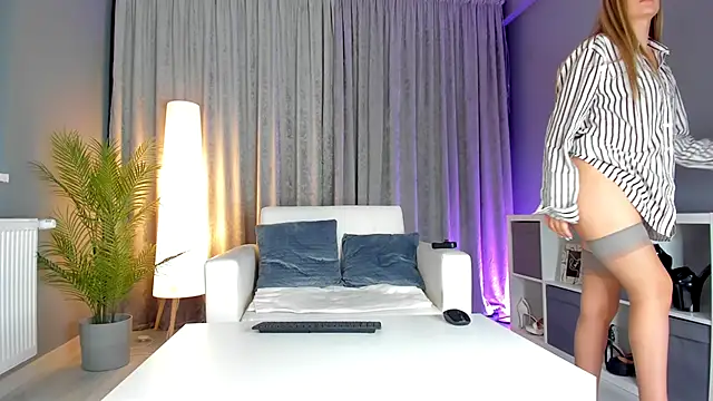 LisaAventi online show from 11, 10, 2025