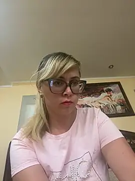 Crystal00Girl online show from 14, 9, 2025