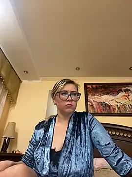 Crystal00Girl online show from 5, 10, 2025