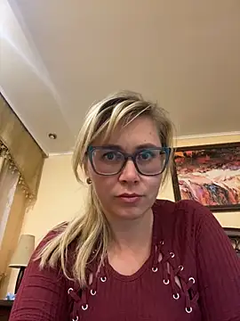 Crystal00Girl online show from 3, 10, 2025