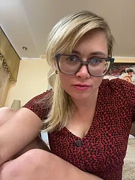 Crystal00Girl online show from 8, 9, 2025