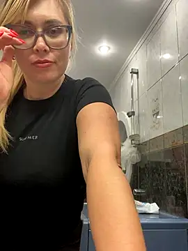 Crystal00Girl online show from 26, 10, 2025