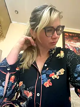Crystal00Girl online show from 29, 9, 2025
