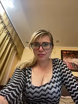 Crystal00Girl online show from 30, 9, 2025