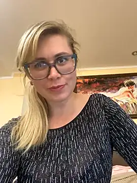 Crystal00Girl online show from 21, 9, 2025