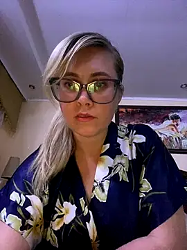 Crystal00Girl online show from 14, 10, 2025