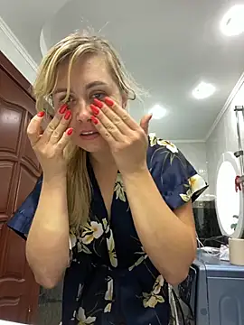 Crystal00Girl online show from 15, 10, 2025