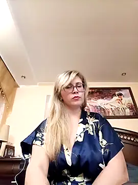 Crystal00Girl online show from 23, 10, 2025