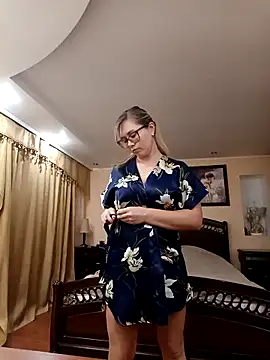 Crystal00Girl online show from 27, 10, 2025