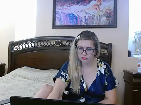 Crystal00Girl online show from 11, 11, 2025