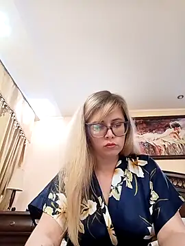 Crystal00Girl online show from 28, 10, 2025