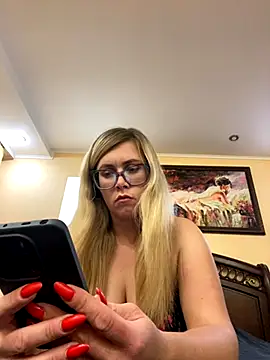 Crystal00Girl online show from 29, 10, 2025