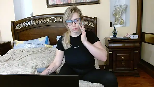 Crystal00Girl online show from 5, 1, 2026